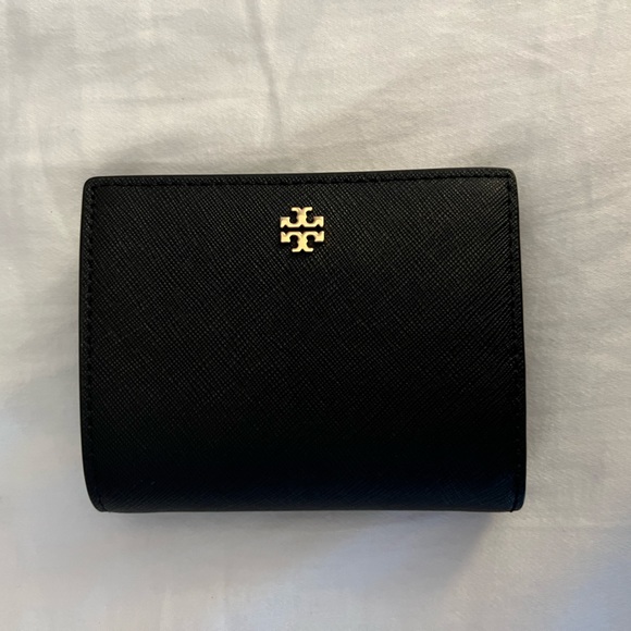 Tory Burch Handbags - Tory Burch Robinson Foldable Medium Wallet